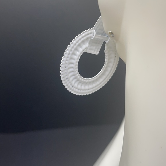 White Textured Circle Hoop Earrings - Picture 3 of 4